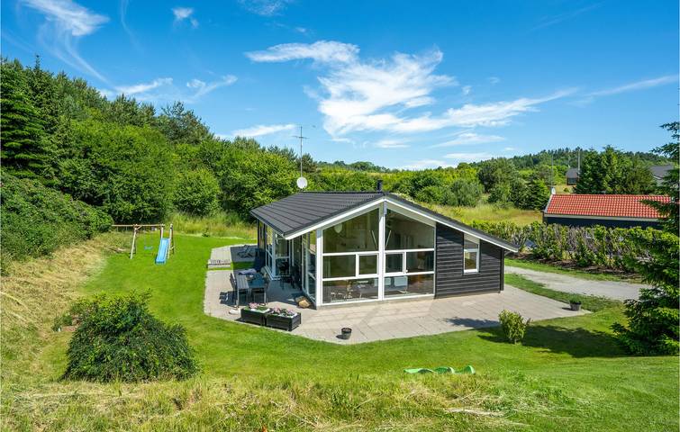 Ferienhaus für 8 Personen, mit Sauna und Terrasse sowie Garten und Whirlpool in Lyngsbæk Strand