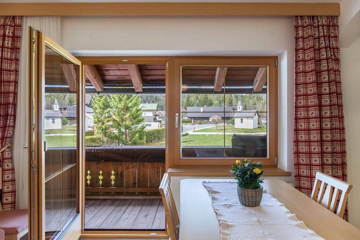 Ganze Wohnung, Ferienwohnung "Sonnenschein Suite" mit Bergblick, Gemeinschaftsgarten und WLAN in Leutasch, Innsbruck Land