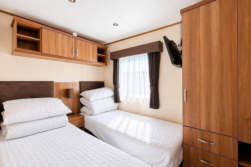 6 berth caravan with decking at Manor Park in Hunstanton in Hunstanton, Norfolk Coast