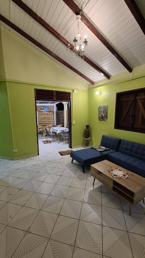 Gîte pour 4 personnes, avec terrasse dans Plage de Petite Anse - 4