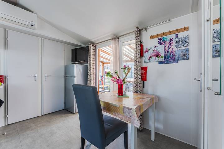 Mobile Home 'Les Dunes De Contis' avec piscine partagée, terrasse privée et climatisation in Saint-Julien-en-Born, Côte d’Argent