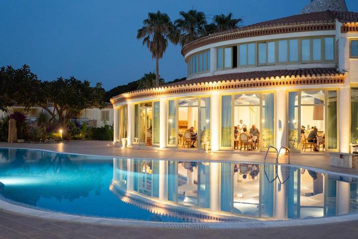 Villaggio vacanza per 5 persone, con Terrazza e Idromassaggio nonché Giardino e Piscina in Calabria
