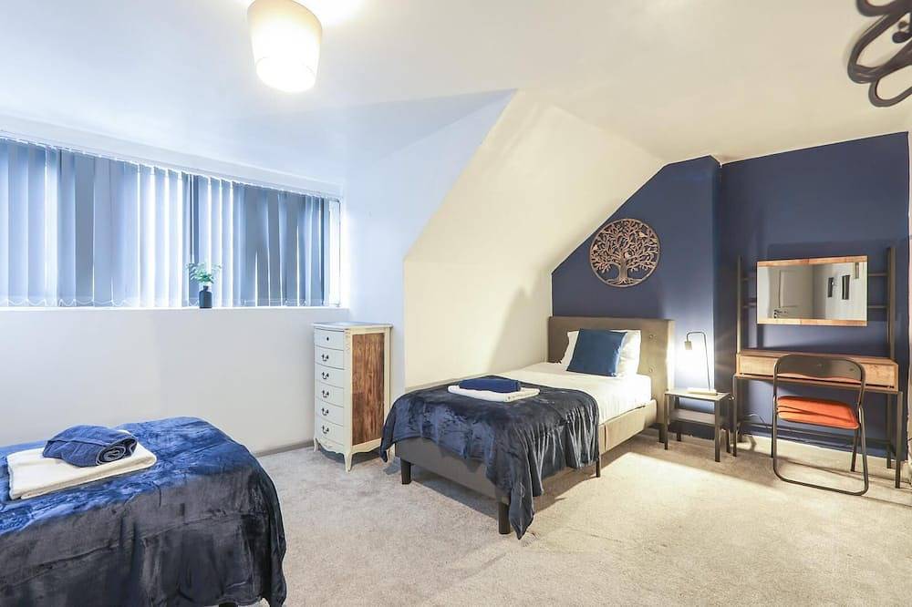 Entire apartment, 3 Bed flat - Near Leeds City Centre- Free parking/Wifi/Fits 7 in Leeds, West Yorkshire