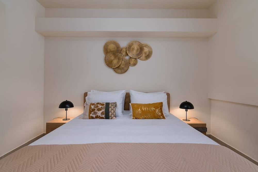 Entire apartment, Oikies luxury apartment with Sea & Town View | private free parking area in Almyros Beach (Agios Nikolaos), North Crete