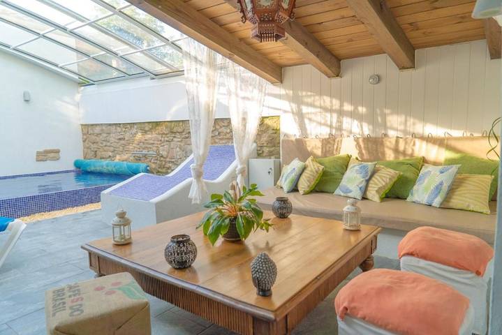 Chalet para 9 personas, con Balcón y Jacuzzi además de Terraza y Piscina en Osona - 2