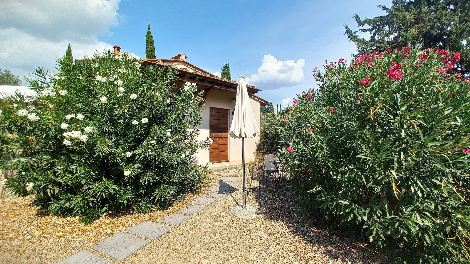 Entire apartment, Holiday Home 'Arco' with Shared Pool, Wi-Fi and Air Conditioning in Bagno a Ripoli, Florence Province