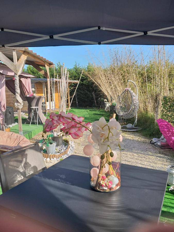 Gîte pour 4 personnes, avec Jacuzzi et Terrasse ainsi que Jardin et Bassin pour enfant dans Montpouillan