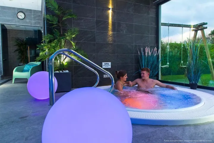 Casa de vacaciones para 10 personas, con jacuzzi y piscina además de jardín y sauna - 1