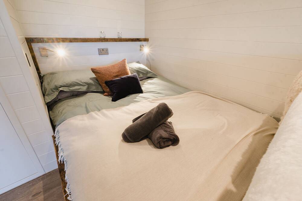 Kabine-Deluxe-Ensuite mit Dusche-Blick auf den Wald-Black Moss Cabin in Westliches Yorkshire