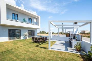 Location de vacances pour 10 personnes, avec jardin, adapté aux familles dans Laganas