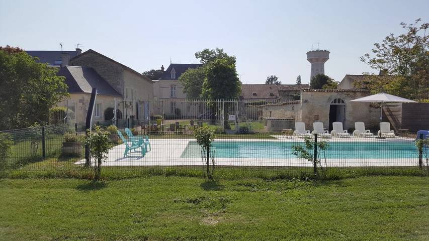 Chambre d’hôte pour 2 personnes, avec piscine et jardin à Neuville-de-Poitou - 3