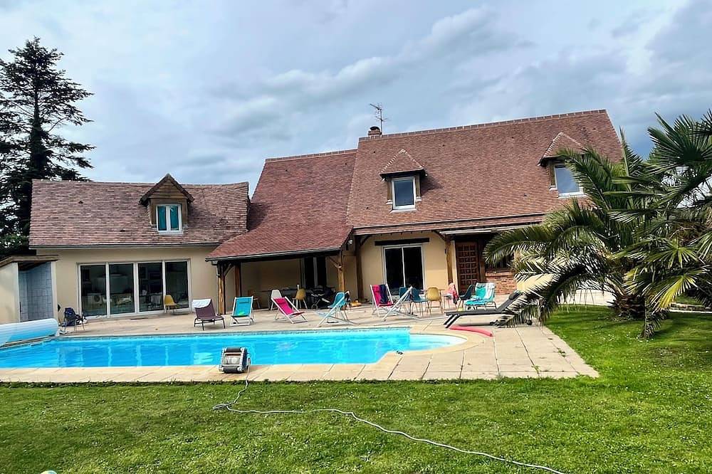 Escape to Normandy: 220 m² house with swimming pool in Ouistreham on 3000 m² of land in Ouistreham, Caen region