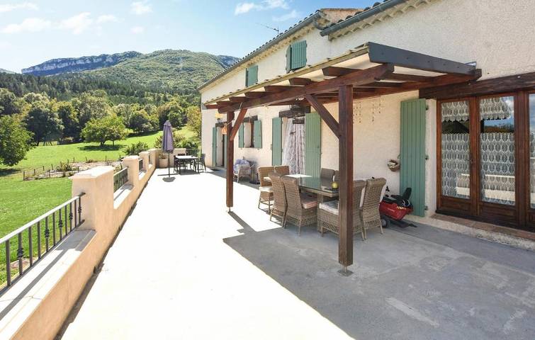 Location de vacances pour 10 personnes, avec jardin à Noyers-sur-Jabron - 2