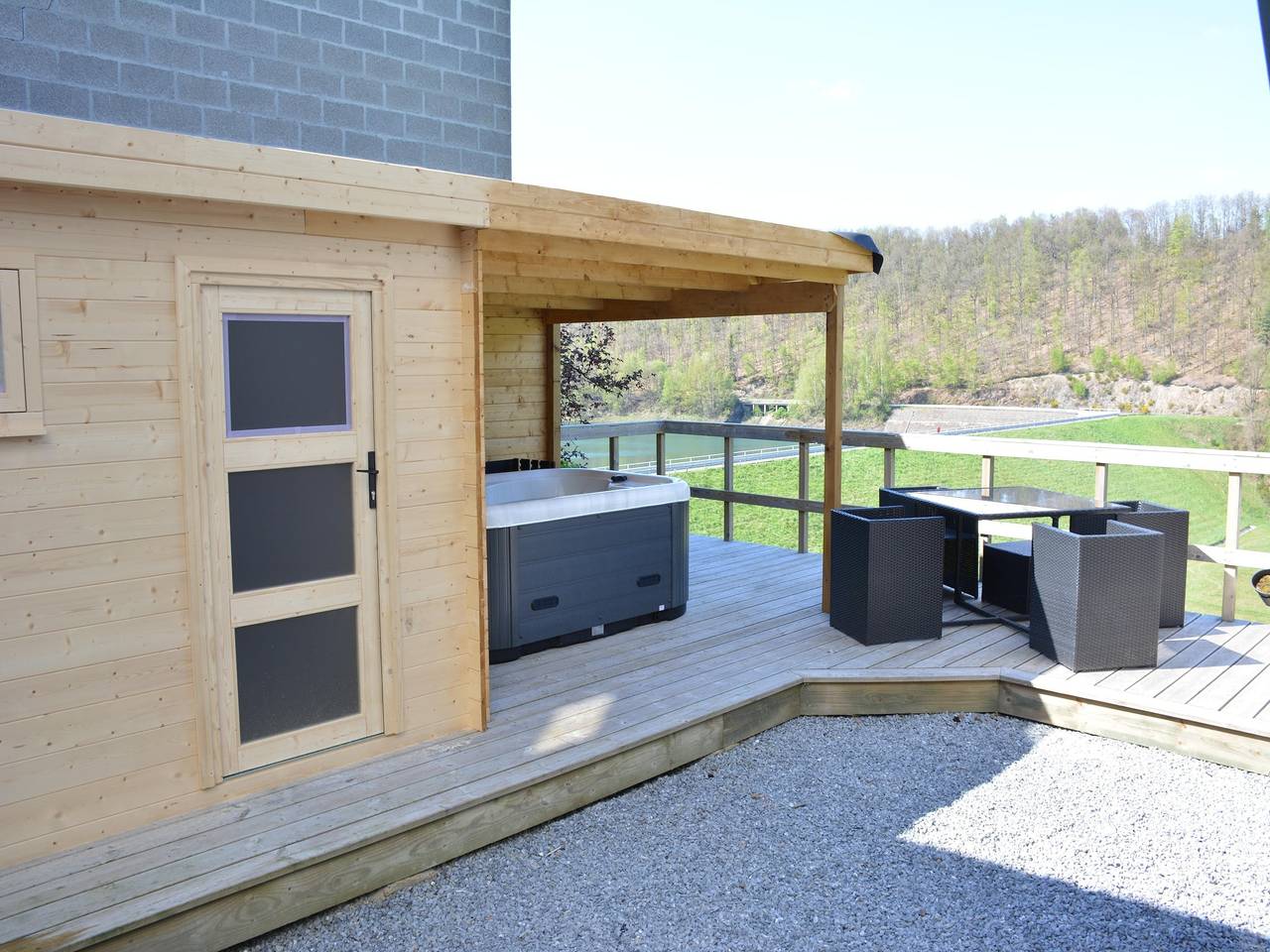 Apartment mit Seeblick, Sauna und Whirlpool in Grand Coo, Stavelot