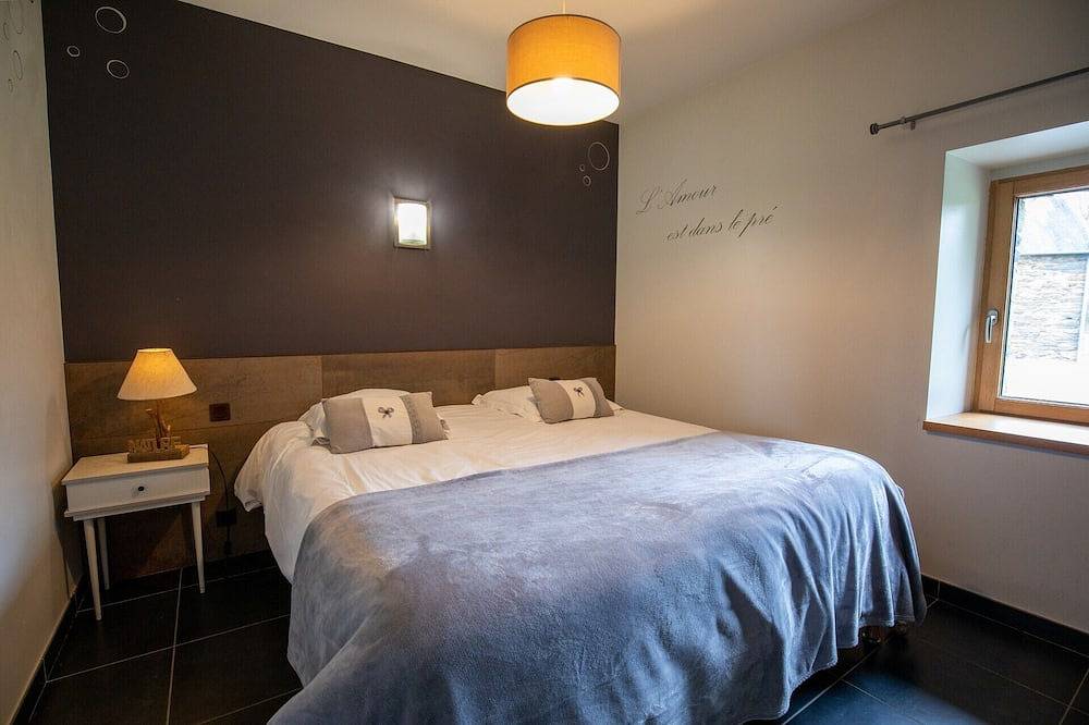 Gite de charme 6 pers. Piscine intérieure chauffée toute l'année. Morbihan. in Quelneuc, Région de Vannes