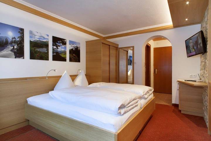 Doppelzimmer mit Dusche, Wc in Lechtaler Alpen, Sankt Anton am Arlberg