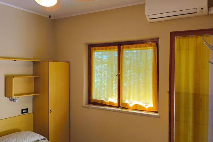 Appartamento intero, A6 Two-room apartment in a residence surrounded by greenery, with swimming pool in Sirmione, Prealpi Gardesane