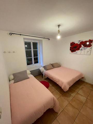 Gîte pour 7 personnes, avec vue et terrasse à Saint-Pavace