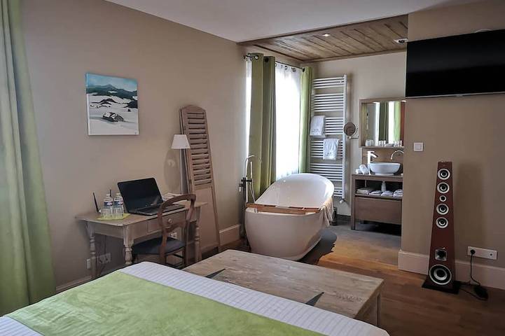 Le Relais des Deux Tours, Charmanter Raum, beheizter Innenpool, Sauna in Plateau de Valdahon, Französischer Jura