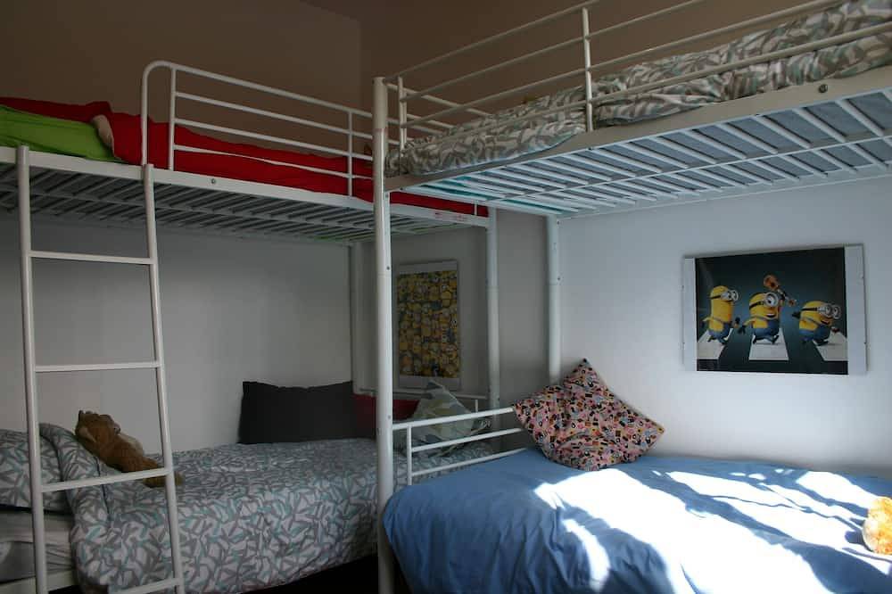 Villa avec piscine privée et jardin - Wifi gratuit. À distance de marche de la ville in Quillan, Parc naturel régional Corbières-Fenouillèdes