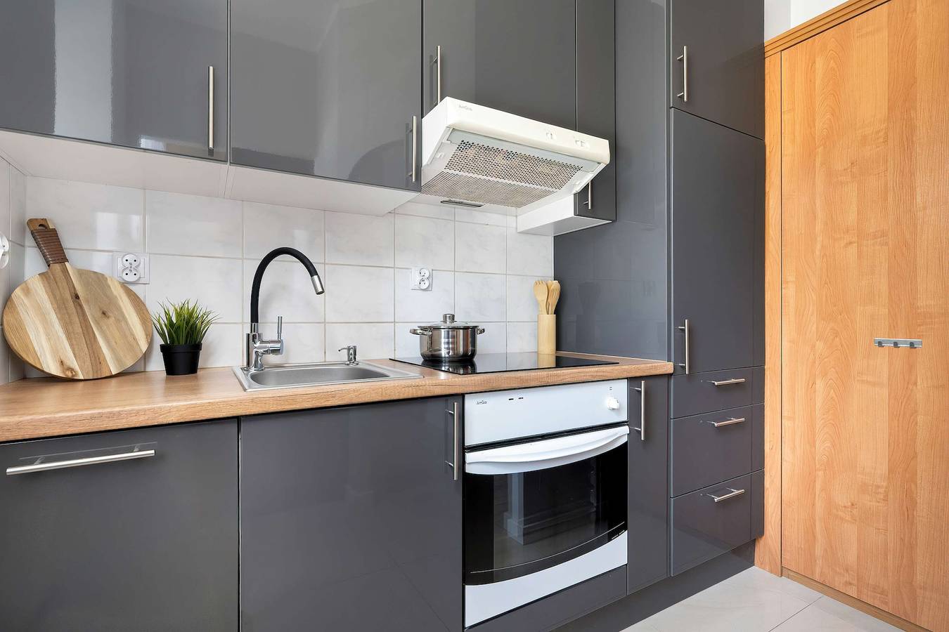 Entire studio, Modern Studio Near the Old Market Square | Near the Warta River | Smart Tv in Poznan, Greater Poland