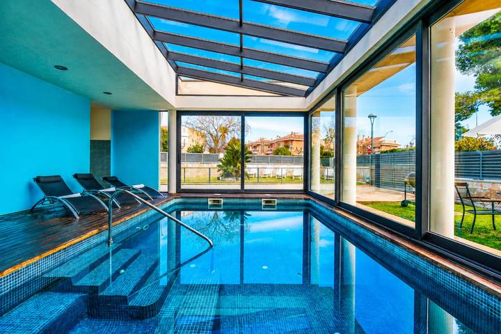 Villa con piscina cubierta en Vilafortuny in Vilafortuny, Cambrils