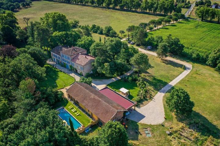 Gîte pour 3 personnes, avec piscine et vue ainsi que jardin et sauna à Saint-Sulpice-la-Pointe - 4
