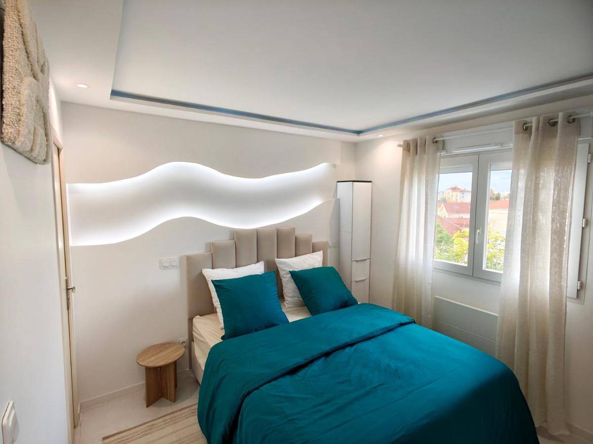 Appartement entier, Studio haut standing climatisé avec parking privé in Bron, Lyon et ses environs
