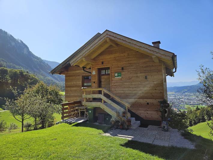 Ferienwohnung für 6 Personen, mit Balkon und Terrasse sowie Garten und Pool im Zillertal