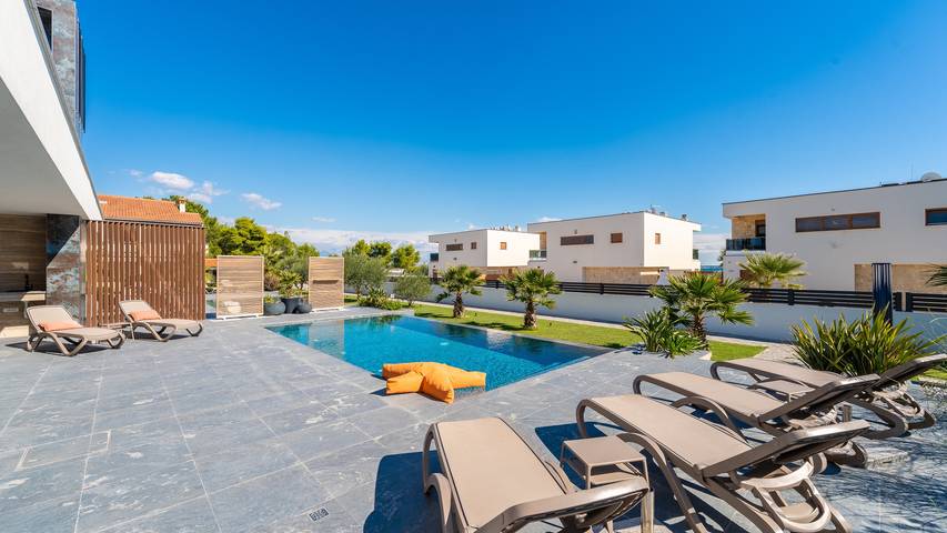 Villa pour 6 personnes, avec terrasse et jardin dans Vir - 3