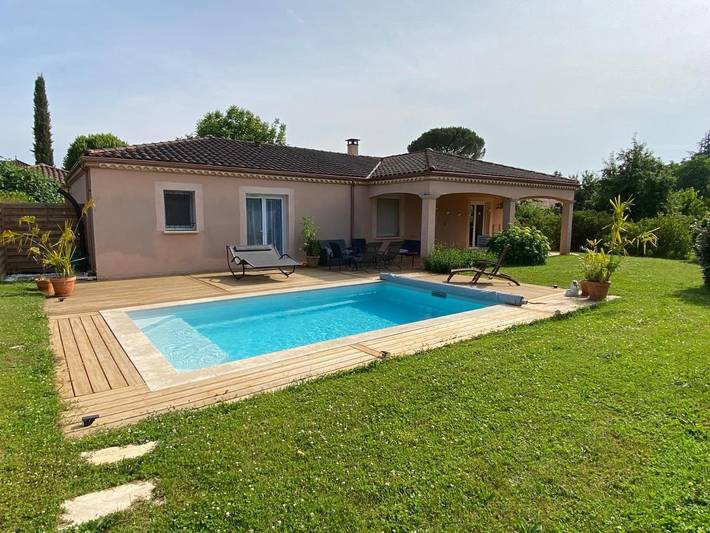 Location de vacances pour 4 personnes, avec Terrasse ainsi que Jardin et Piscine à Prayssac