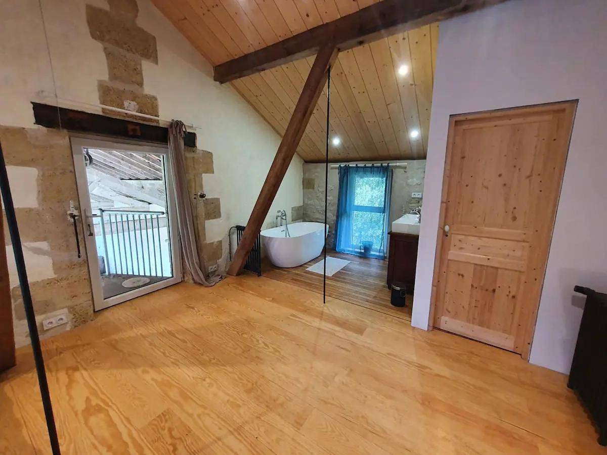 Chambre accès séparé, vignes, océan et Bordeaux in Moulis-en-Médoc, Région de Lesparre-Médoc