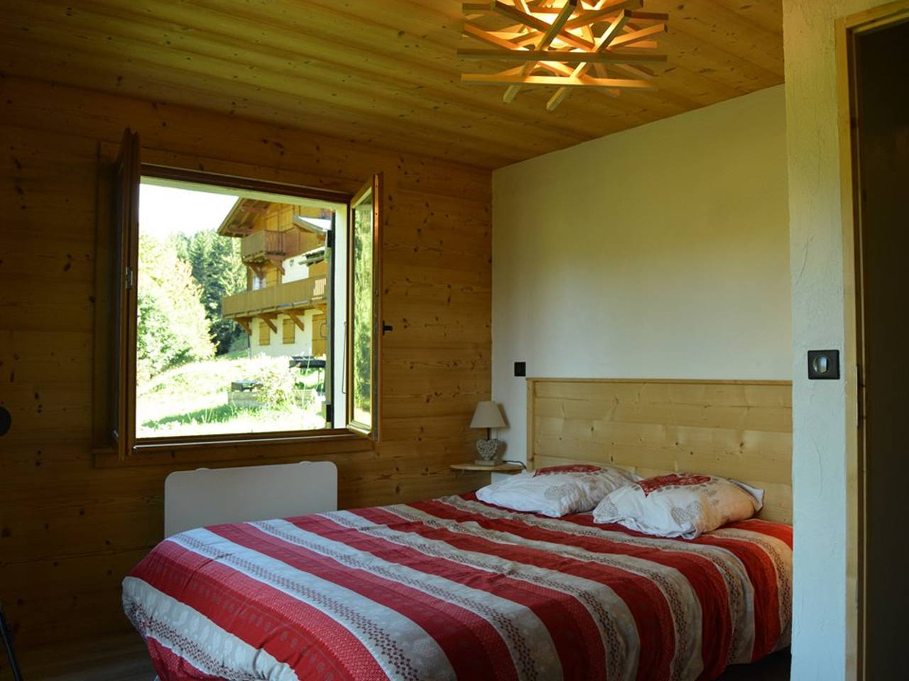 Gemütliches Chalet für 6 Personen mit moderner Ausstattung in Crest-Voland, nah am Skilift. in Crest-Voland, Albertville und Umgebung