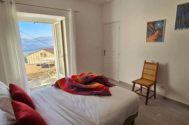 Entire apartment, Typical T2 in the heart of the village with view of the Gulf in Olmeto, Arrondissement de Sartène