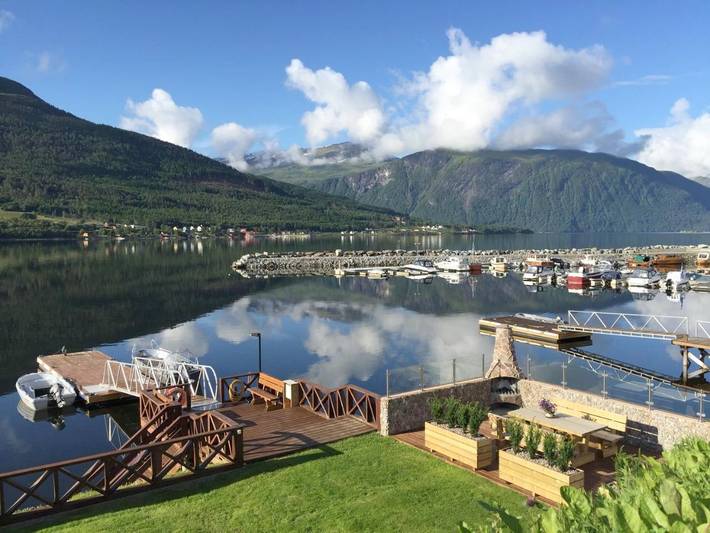 Ferienwohnung für 4 Personen, mit Balkon und Terrasse sowie Garten und Sauna in Eidsvåg