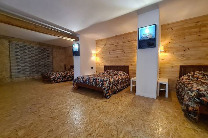 Gîte avec Réception, Dortoir, Terrasse et Pétanque - Tout Inclus! in Orsennes, La Châtre und Umgebung