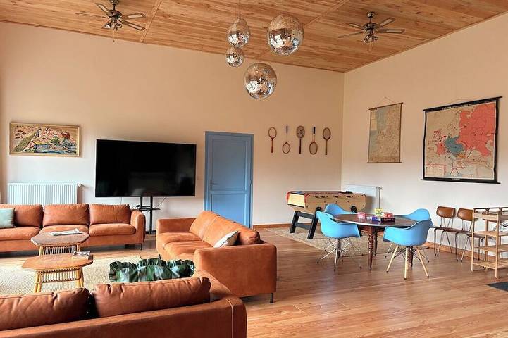 Location de vacances pour 16 personnes, avec jardin à Échandelys