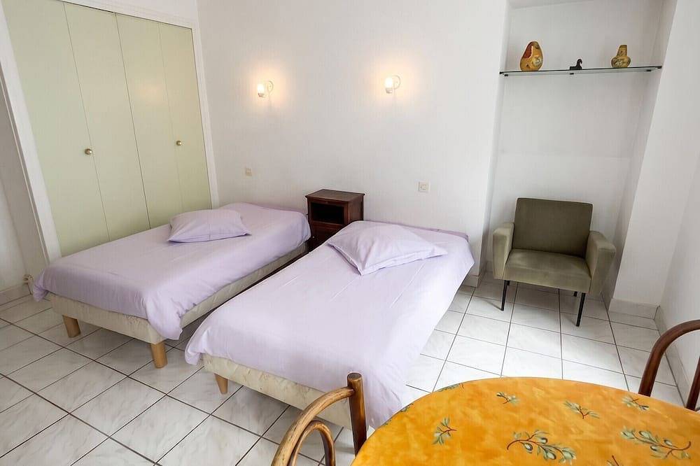 Entire apartment, Homerez - Studio in Néris-les-Bains in Néris-les-Bains, Montluçon region
