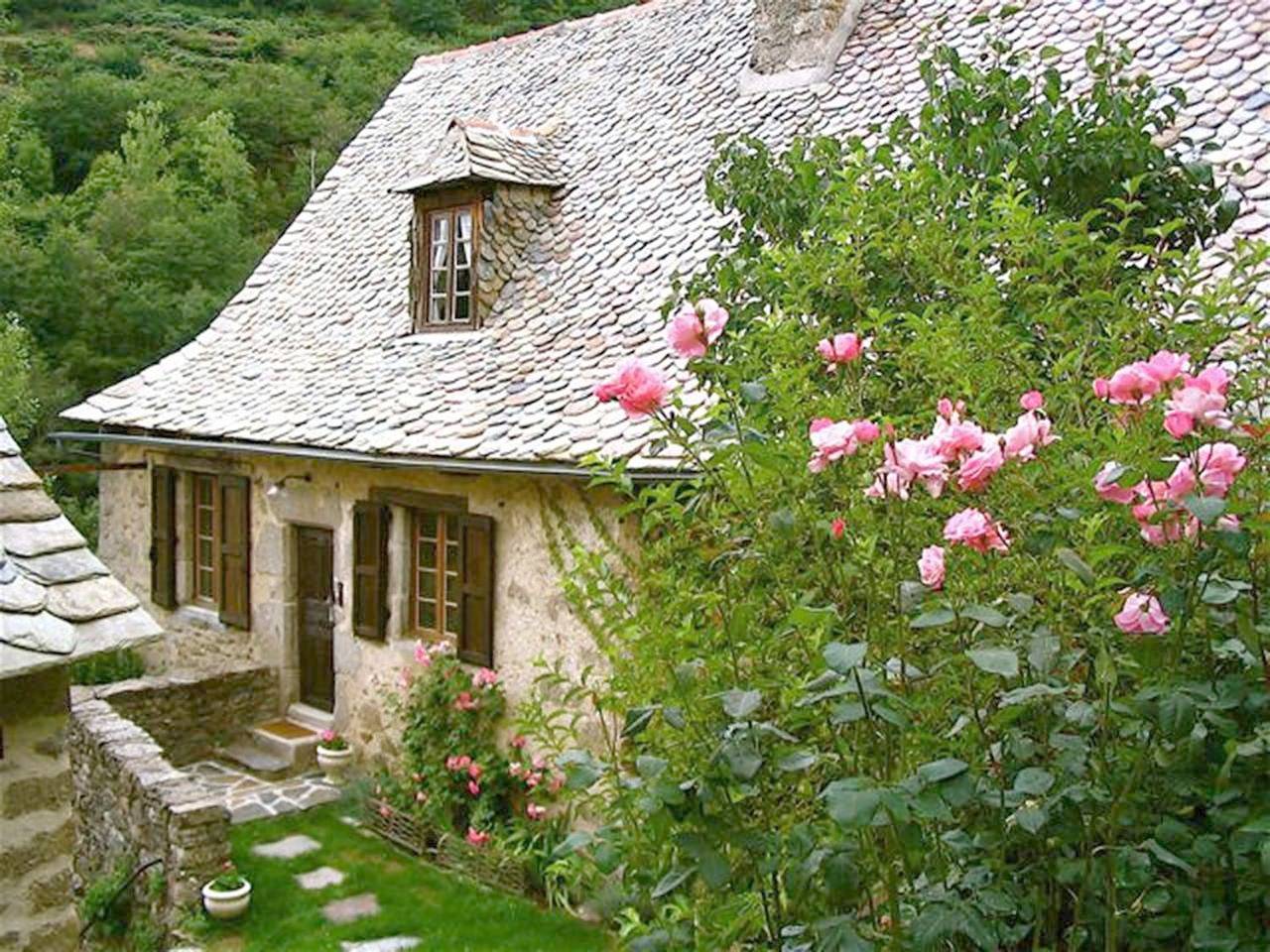 L'Ancienne Ecole in Entraygues-sur-Truyère, Parc naturel régional de l'Aubrac