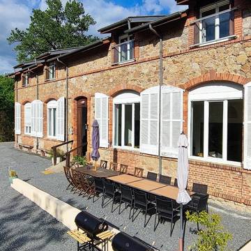 Cottage pour 3 personnes, avec terrasse ainsi que jardin et vue à Cransac