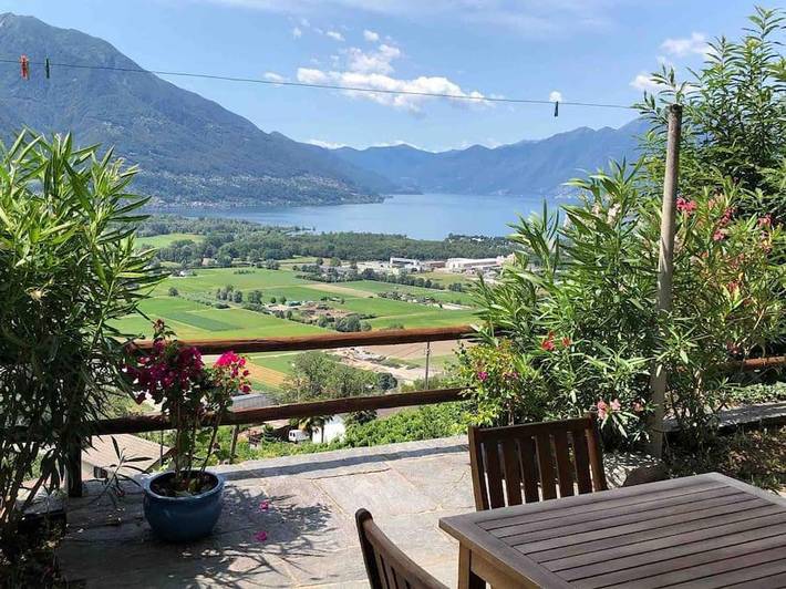Ferienwohnung für 4 Personen, mit Balkon und Terrasse sowie Garten und Ausblick in Lavertezzo