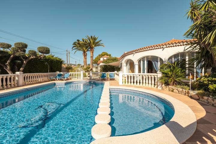Casa rural para 10 personas, con piscina para niños y jardín en Baix Camp