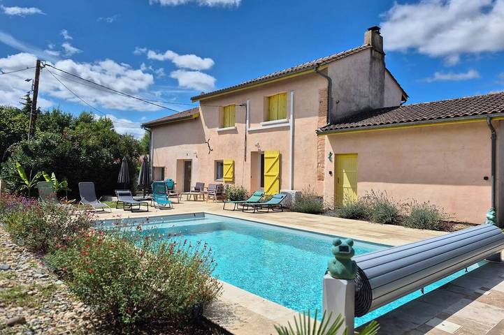 Gîte pour 10 personnes, avec jardin, animaux acceptés à Damazan