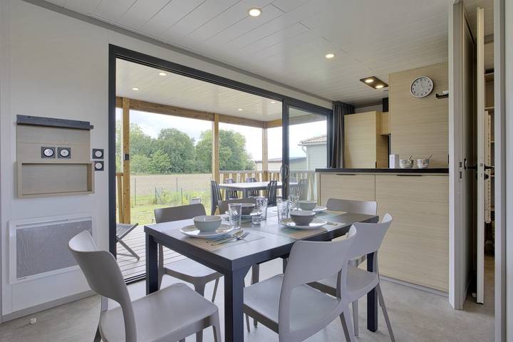 Maison de vacances pour 4 personnes, avec jardin et piscine, adapté aux familles à Saubrigues