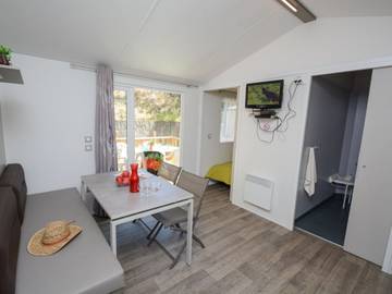 Camping für 4 Personen, mit Pool und Terrasse in Hyeres