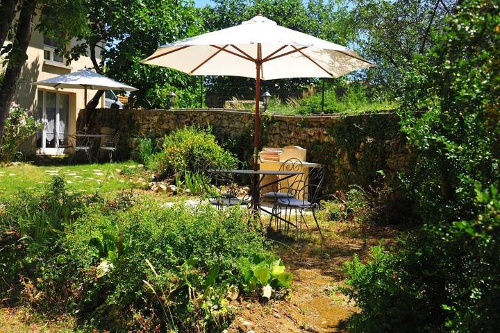 Gîte pour 4 personnes, avec piscine ainsi que terrasse et jardin, animaux acceptés à Baron - 4