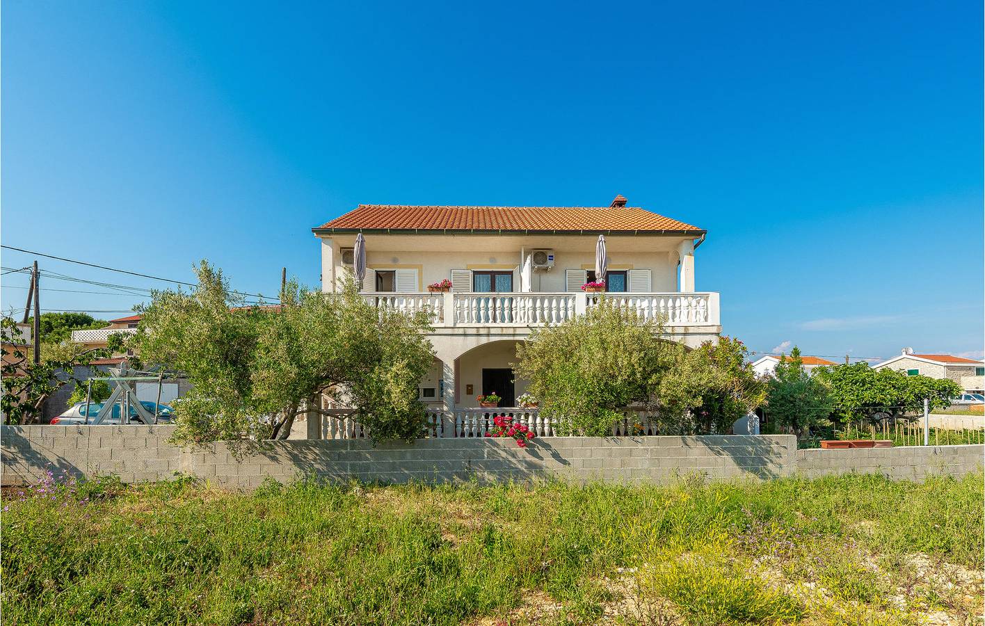 Ganze Ferienwohnung, Gemütliche Ferienwohnung mit Meerblick, Terrasse und Parkplatz, 200 m von der Küste entfernt in Privlaka, Zadar