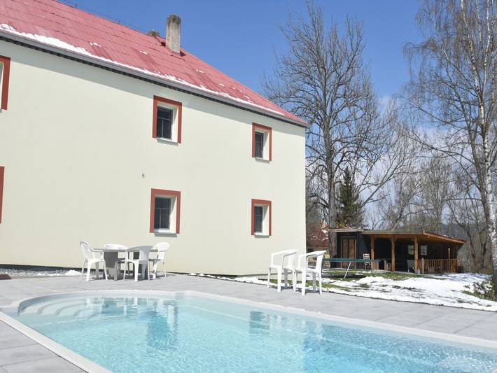 Ferienhaus für 10 Personen, mit Terrasse und Sauna sowie Pool und Garten am Nationalpark Böhmerwald