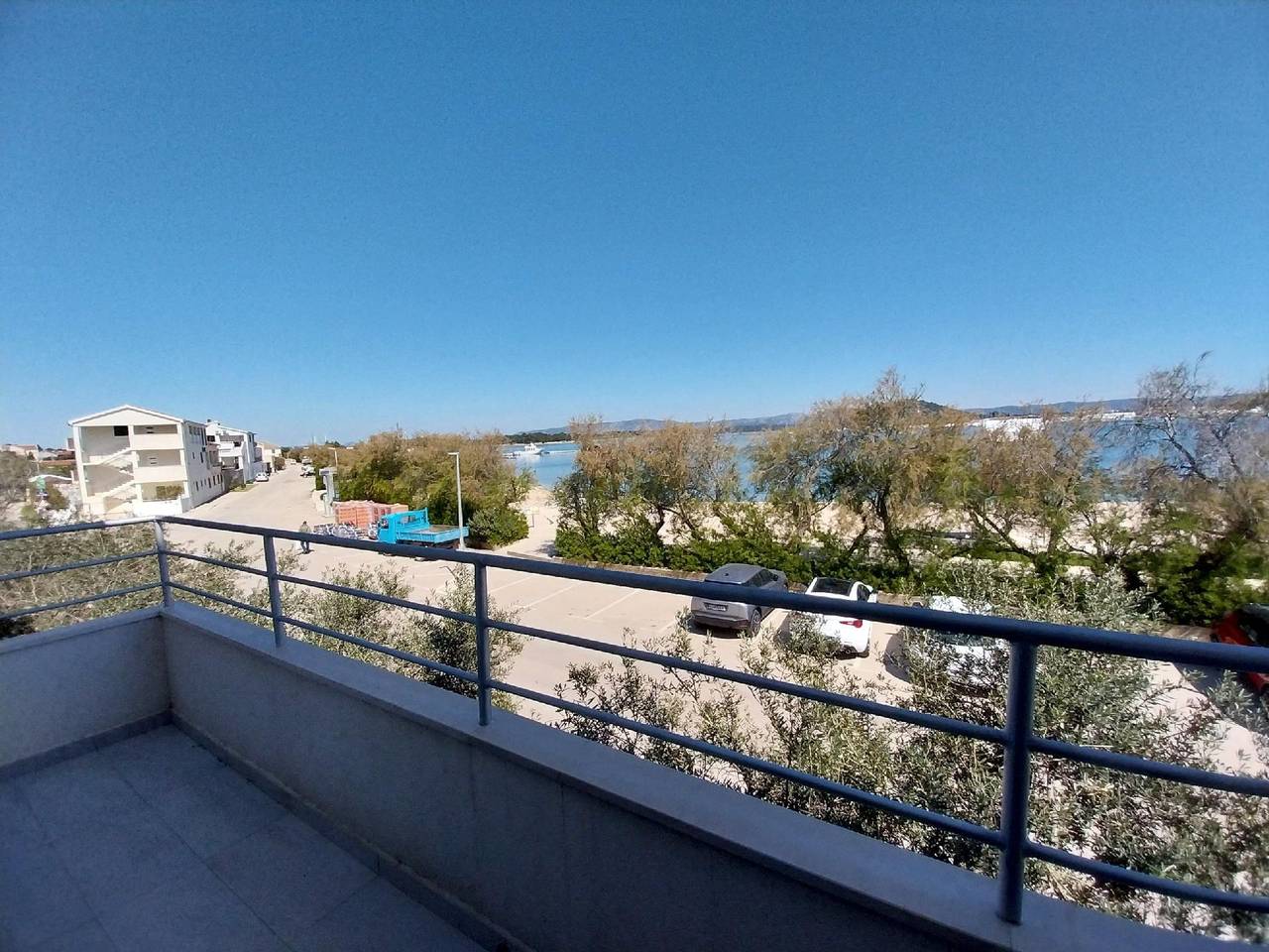 Ganze Ferienwohnung, Strandappartement Ana mit Meerblick, Garten, Grillplatz in Murter
