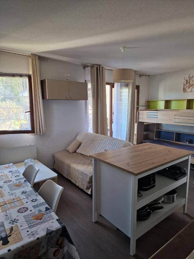 Appartement de vacances pour 6 personnes, avec Terrasse ainsi que Piscine et Vue